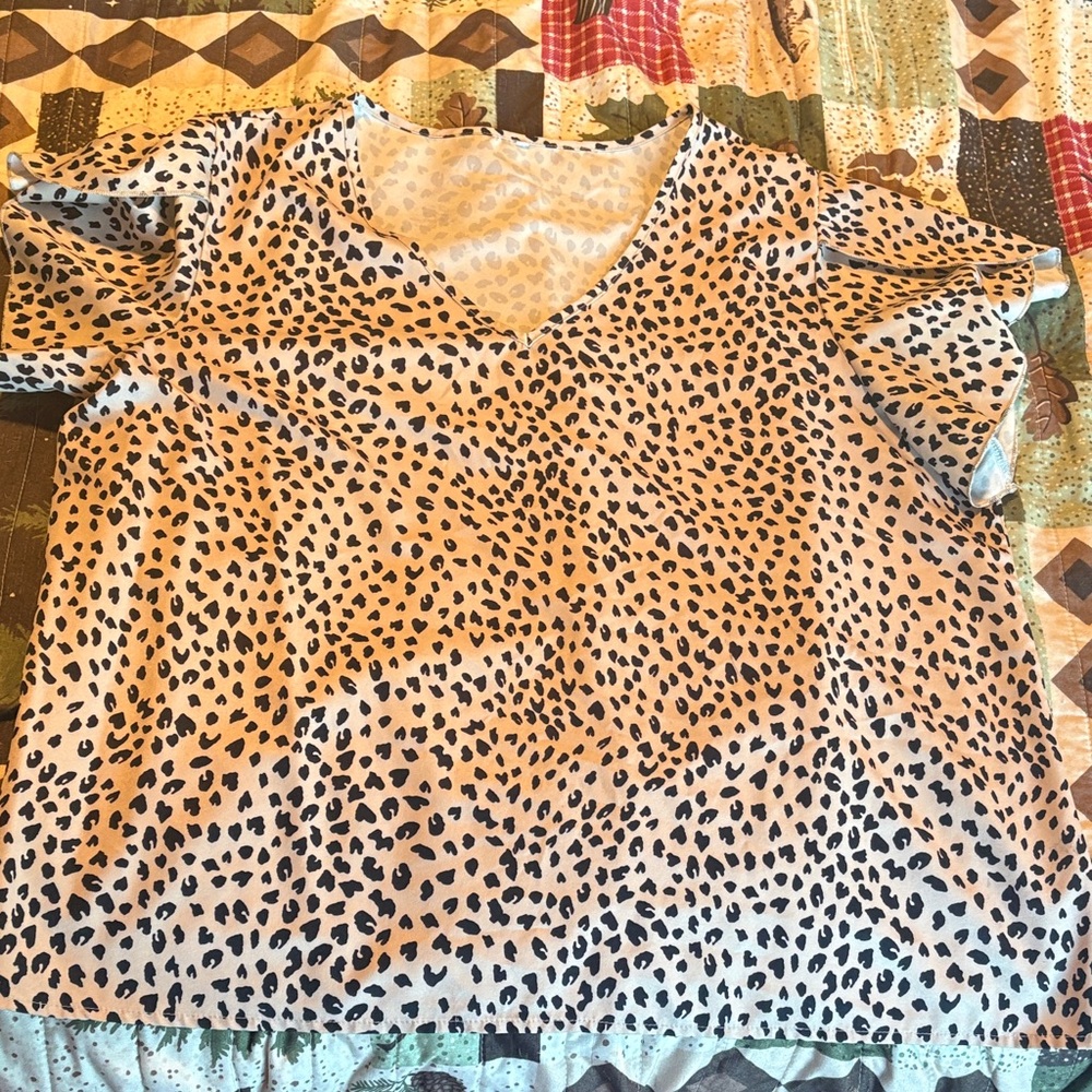 Chic Leopard Print V-Neck Blouse